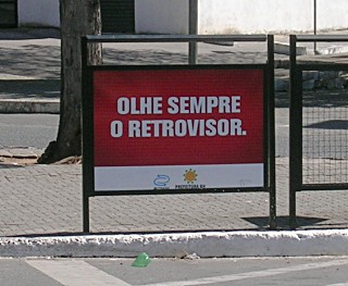 Olhe sempre o retrovisor